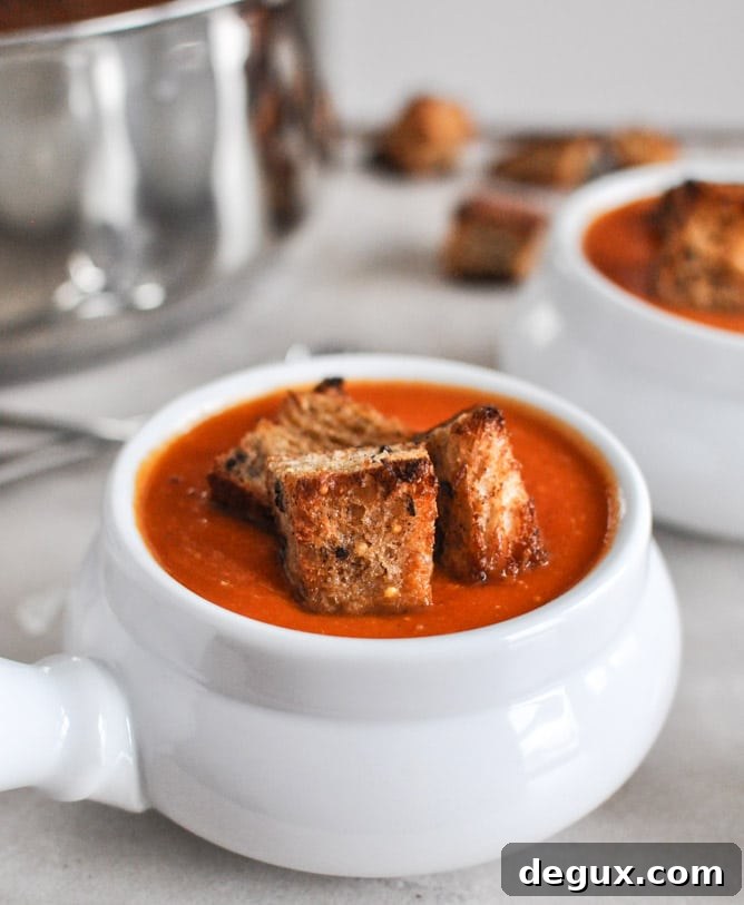 Creamy Tomato Soup with Brown Butter Garlic Croutons I howsweeteats.com Creamy Tomato Soup with Brown Butter Garlic Croutons I howsweeteats.com