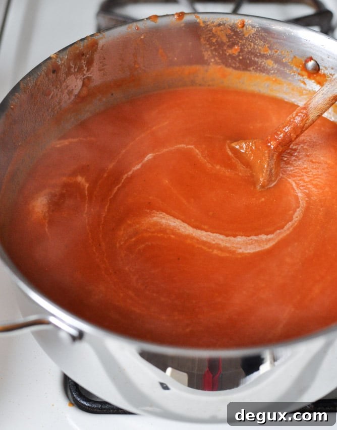 Creamy Tomato Soup with Brown Butter Garlic Croutons I howsweeteats.com Creamy Tomato Soup with Brown Butter Garlic Croutons I howsweeteats.com