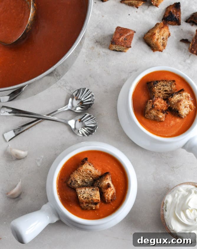 Creamy Tomato Soup with Brown Butter Garlic Croutons I howsweeteats.com Creamy Tomato Soup with Brown Butter Garlic Croutons I howsweeteats.com