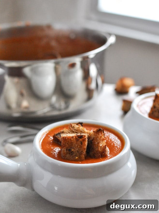 Creamy Tomato Soup with Brown Butter Garlic Croutons I howsweeteats.com Creamy Tomato Soup with Brown Butter Garlic Croutons I howsweeteats.com