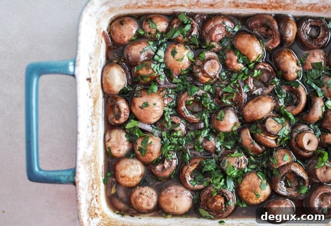 Red Wine Roasted Mushrooms on Goat Cheese Garlic Toasts I howsweeteats.com