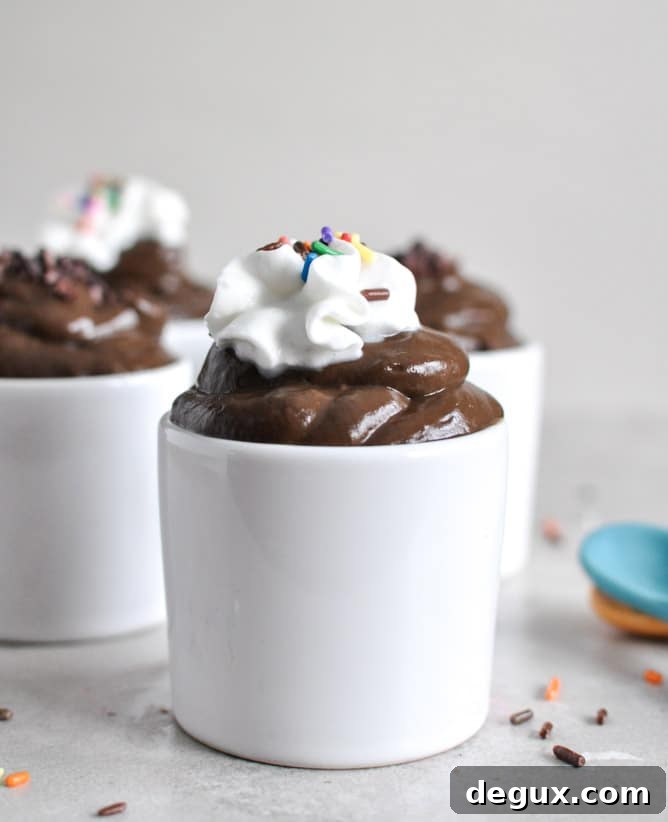 Healthy Chocolate Avocado Pudding I howsweeteats.com Healthy Chocolate Avocado Pudding I howsweeteats.com