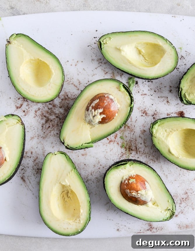 Healthy Chocolate Avocado Pudding I howsweeteats.com Healthy Chocolate Avocado Pudding I howsweeteats.com