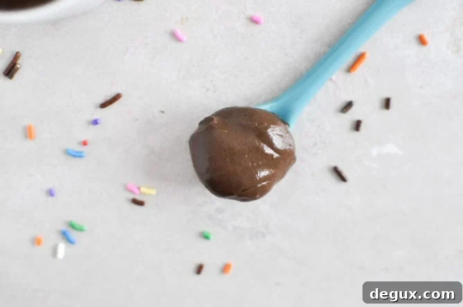 Healthy Chocolate Avocado Pudding I howsweeteats.com Healthy Chocolate Avocado Pudding I howsweeteats.com