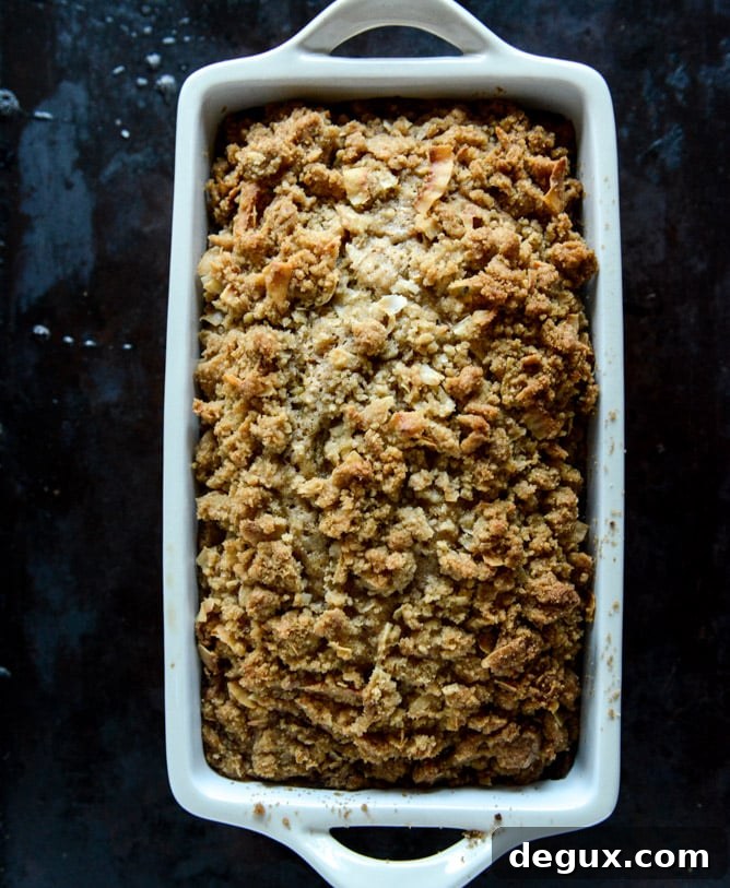 Whole Wheat Banana Bread with Coconut Cinnamon Streusel I howsweeteats.com