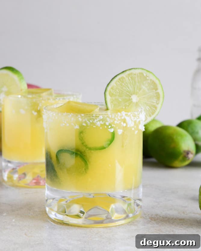 Mango Jalapeño Margaritas I howsweeteats.com