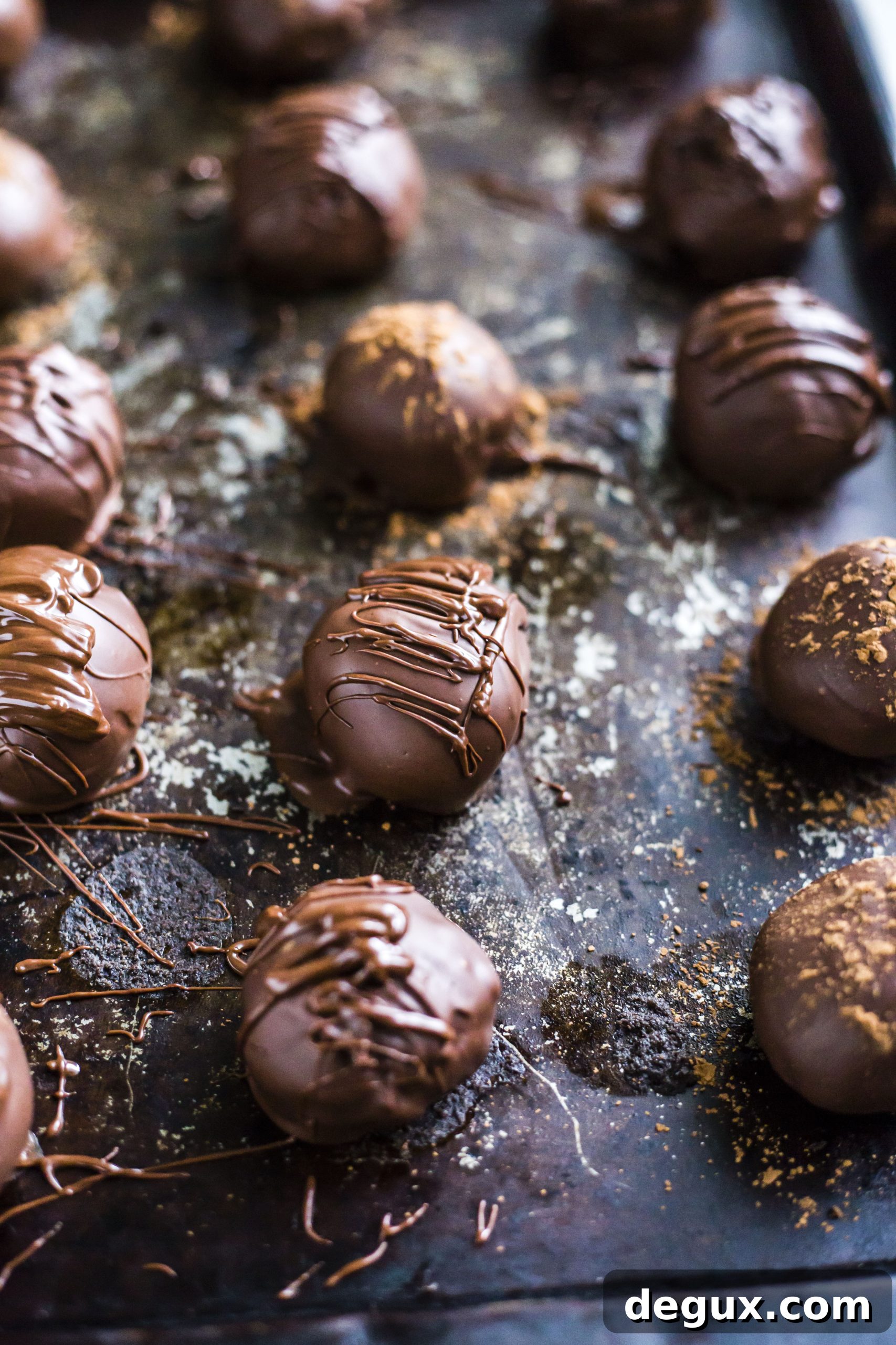 The easiest oreo ball recipe ever! I love oreo balls. One package of oreos and one block of cream cheese come together to create quick and easy truffles! I howsweeteats.com #oreo #balls