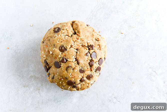 Peanut Butter Pretzel Chocolate Chip Cookie Bites I howsweeteats.com