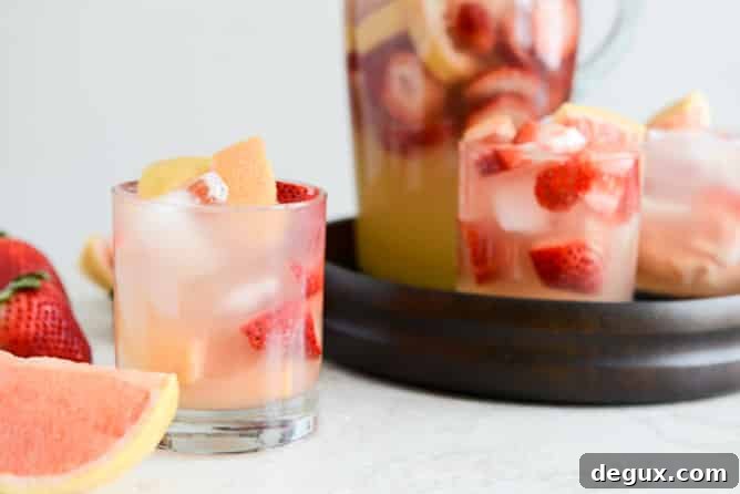 Sparkling Grapefruit Sangria I howsweeteats.com