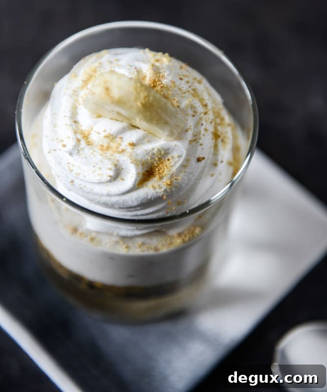 No-Bake Banana Cream Cheesecakes I howsweeteats.com