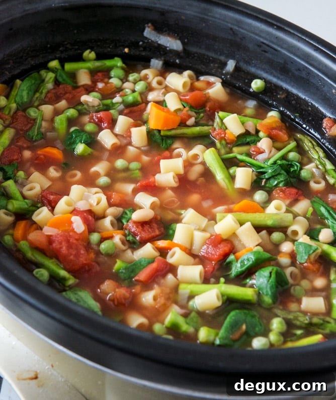 Easy Springtime Crockpot Minestrone I howsweeteats.com Easy Springtime Crockpot Minestrone I howsweeteats.com