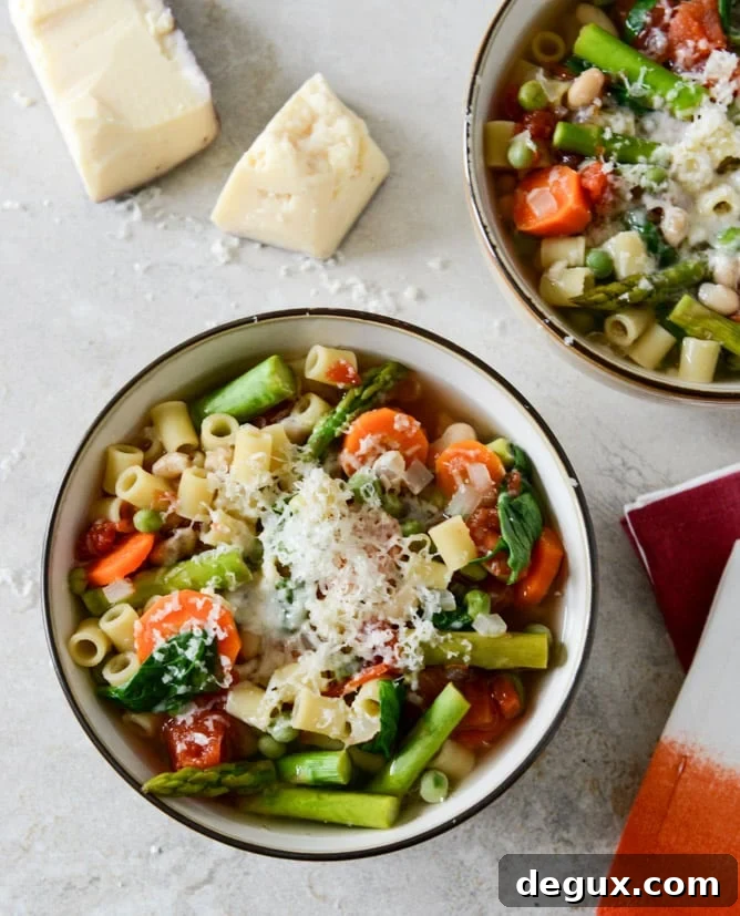 Easy Springtime Crockpot Minestrone I howsweeteats.com Easy Springtime Crockpot Minestrone I howsweeteats.com