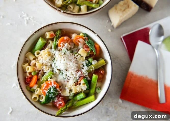 Easy Springtime Crockpot Minestrone I howsweeteats.com Easy Springtime Crockpot Minestrone I howsweeteats.com