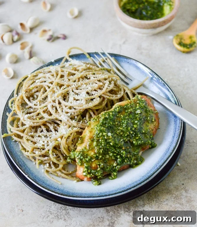 Pistachio Pesto Chicken with Whole Wheat Spaghetti I howsweeteats.com
