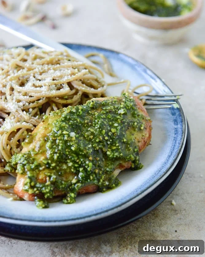Pistachio Pesto Chicken with Whole Wheat Spaghetti I howsweeteats.com