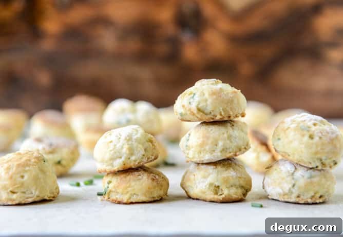 Mini Cream Cheese + Chive Biscuits I howsweeteats.com Mini Cream Cheese + Chive Biscuits I howsweeteats.com