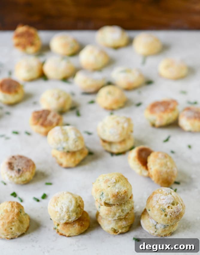 Mini Cream Cheese + Chive Biscuits I howsweeteats.com Mini Cream Cheese + Chive Biscuits I howsweeteats.com
