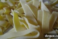 Classic Egg Noodles with Savory Brown Gravy