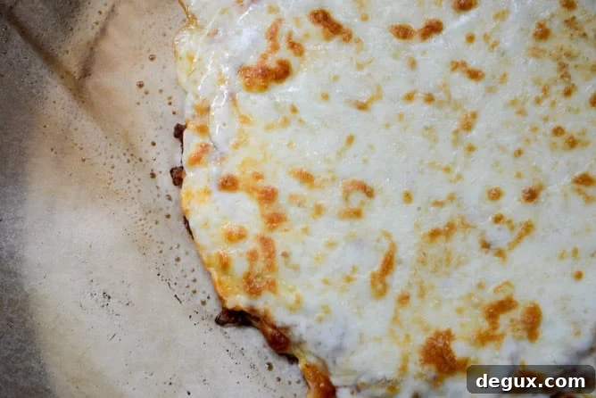 The Best Cauliflower Crust Pizza I howsweeteats.com The Best Cauliflower Crust Pizza I howsweeteats.com