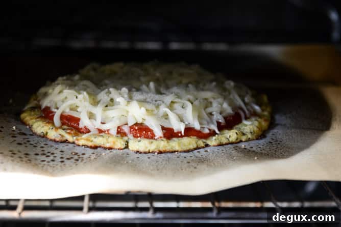 The Best Cauliflower Crust Pizza I howsweeteats.com The Best Cauliflower Crust Pizza I howsweeteats.com