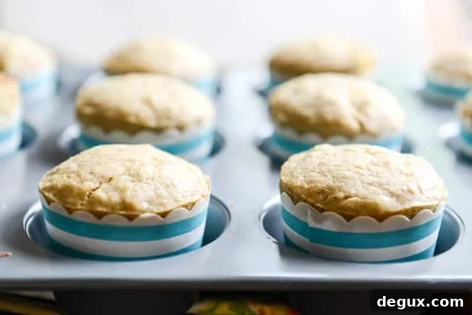 Bacon Banana Cupcakes with Peanut Butter Frosting + a Bourbon Drizzle I howsweeteats.com