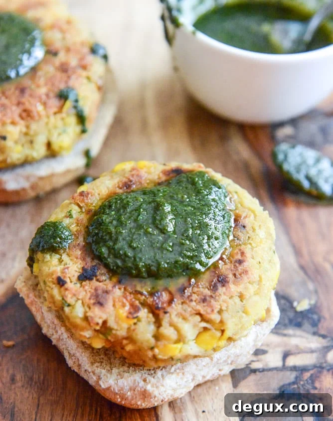End Of Summer Bean Burgers with Grilled Corn + Pesto I howsweeteats.com