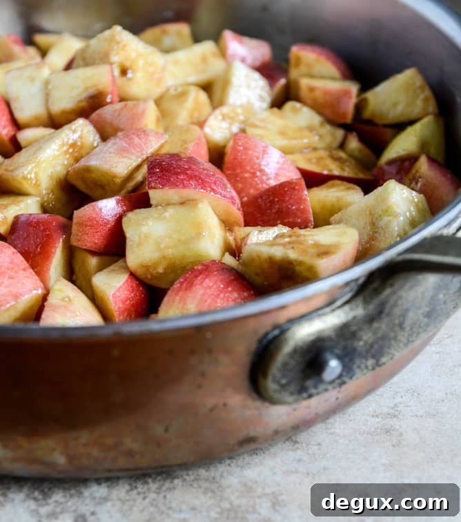 Amaretto Apple Crisp I howsweeteats.com Amaretto Apple Crisp I howsweeteats.com