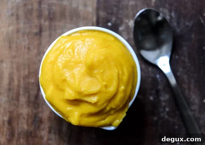 How To Make Homemade Pumpkin Puree I howsweeteats.com How To Make Homemade Pumpkin Puree I howsweeteats.com
