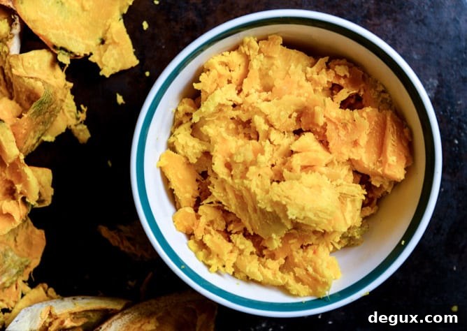 How To Make Homemade Pumpkin Puree I howsweeteats.com How To Make Homemade Pumpkin Puree I howsweeteats.com