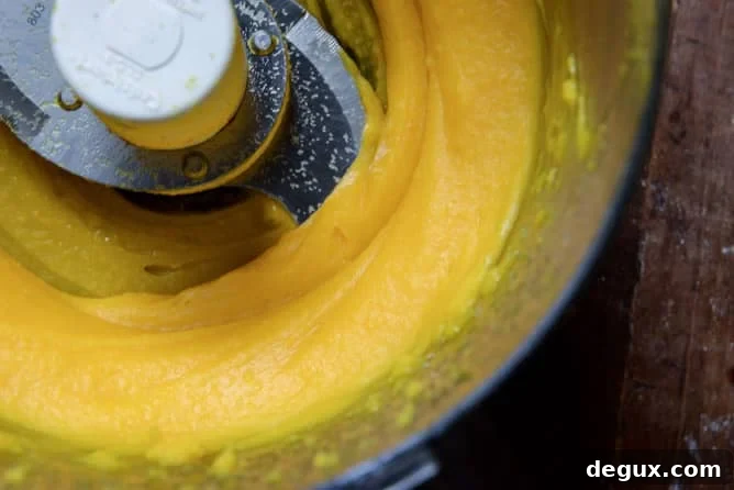How To Make Homemade Pumpkin Puree I howsweeteats.com How To Make Homemade Pumpkin Puree I howsweeteats.com