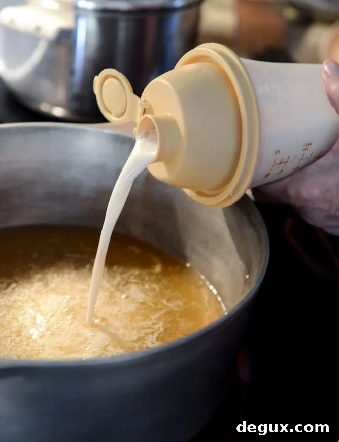How To Make Gravy - Step by Step I howsweeteats.com