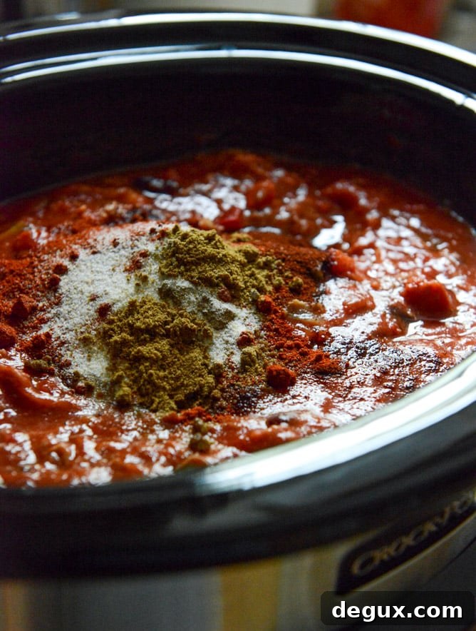 Crockpot Pulled Pork Chili I howsweeteats.com Crockpot Pulled Pork Chili I howsweeteats.com