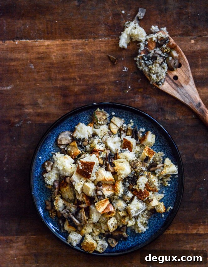 Pretzel Bread Quinoa Stuffing with Garlic Butter Mushrooms I howsweeteats.com