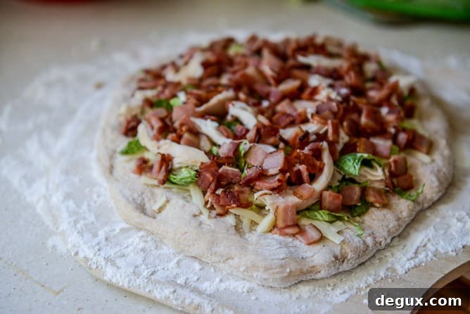thanksgiving leftovers: turkey, bacon and avocado ranch pizza I howsweeteats.com thanksgiving leftovers: turkey, bacon and avocado ranch pizza I howsweeteats.com