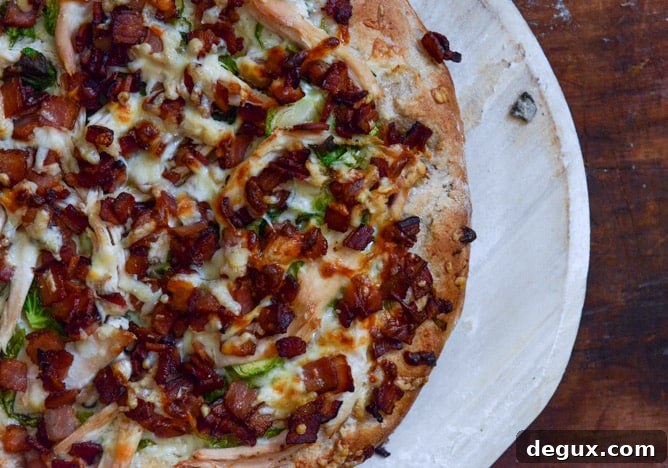 thanksgiving leftovers: turkey, bacon and avocado ranch pizza I howsweeteats.com thanksgiving leftovers: turkey, bacon and avocado ranch pizza I howsweeteats.com