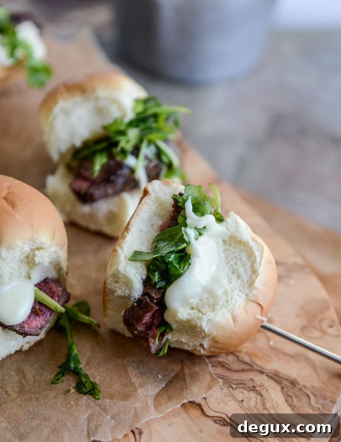 seared filet fondue sliders I howsweeteats.com seared filet fondue sliders I howsweeteats.com