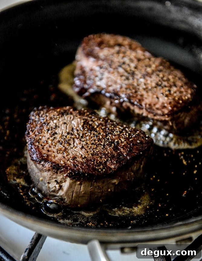 seared filet fondue sliders I howsweeteats.com seared filet fondue sliders I howsweeteats.com