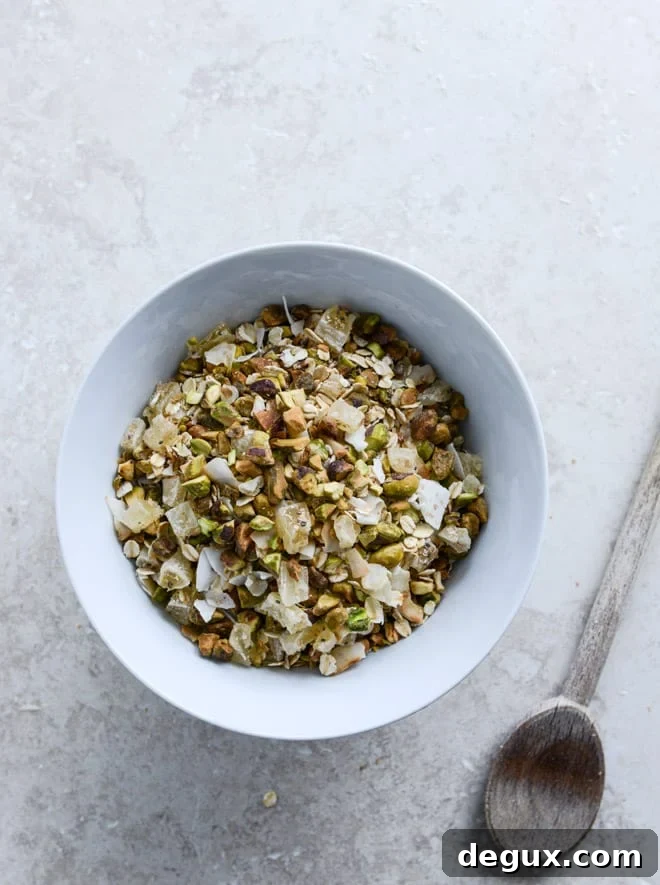 toasted pistachio and pineapple muesli I howsweeteats.com