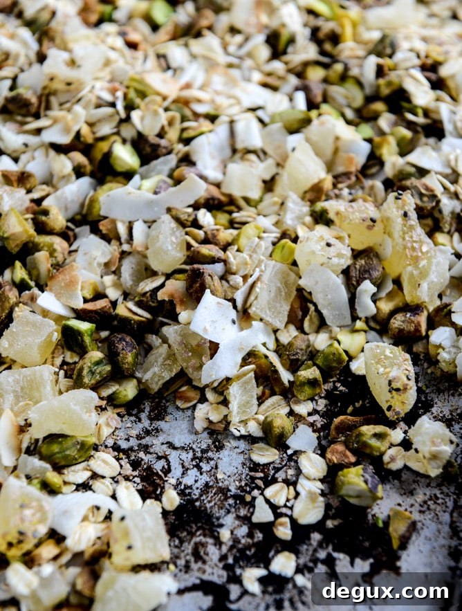toasted pistachio and pineapple muesli I howsweeteats.com
