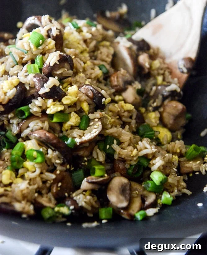 30 Minute Portobello Fried Brown Rice I howsweeteats.com