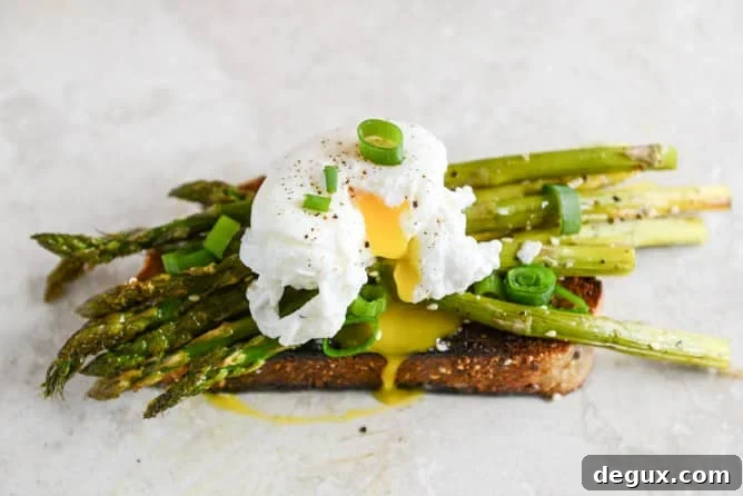 Roasted Sesame Asparagus Toasts with Poached Eggs I howsweeteats.com