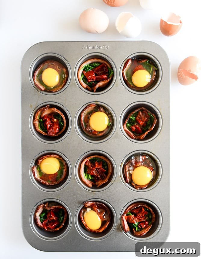 Spinach and Red Pepper Bacon Wrapped Eggs I howsweeteats.com
