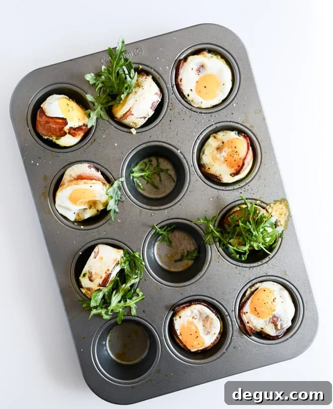 Spinach and Red Pepper Bacon Wrapped Eggs I howsweeteats.com