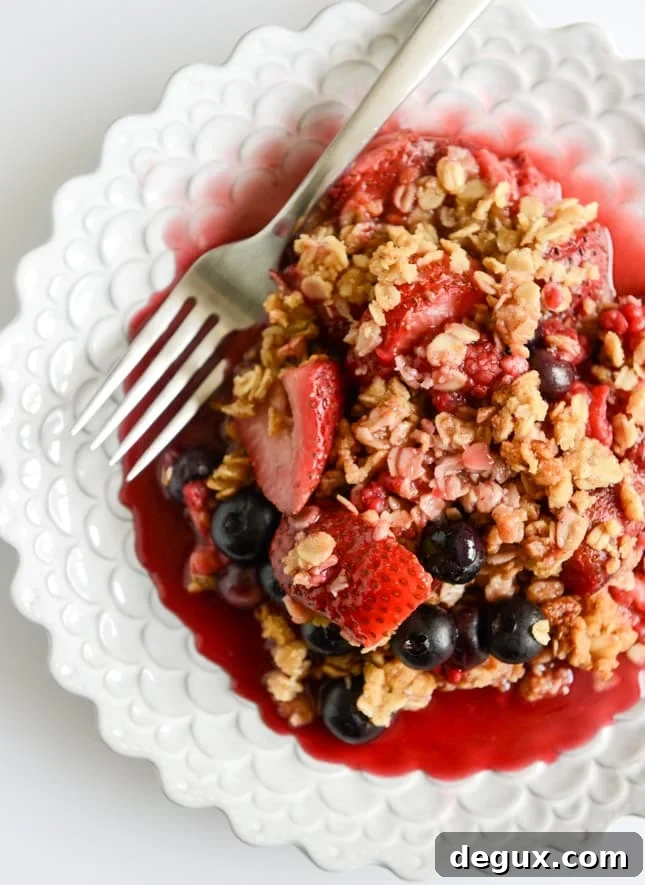 summer sangria triple berry crumble I howsweeteats.com