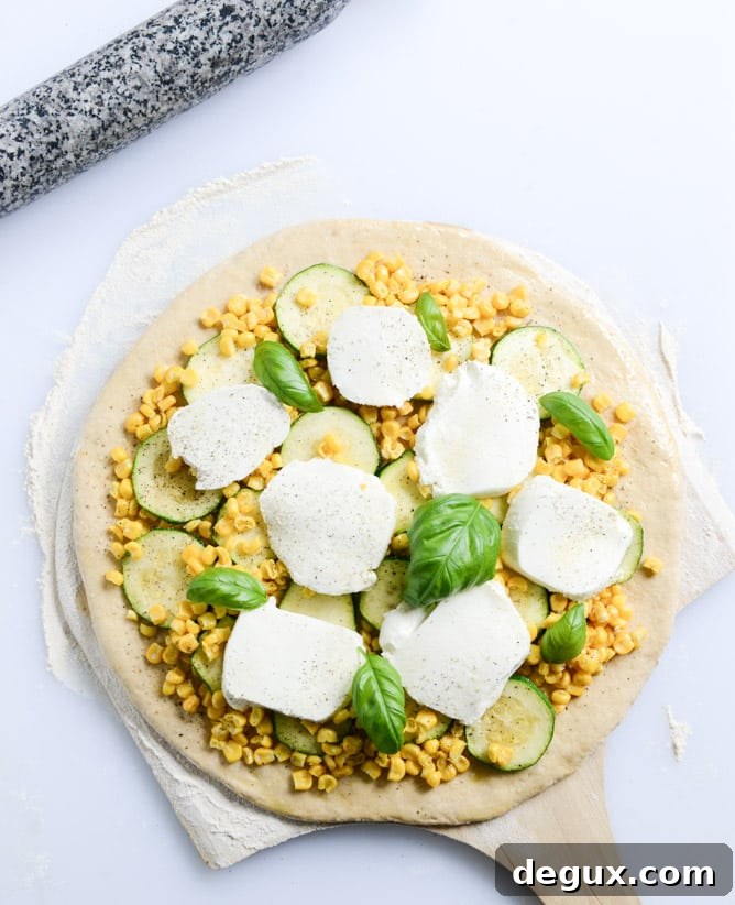 sweet corn, zucchini and fresh mozzarella pizza I howsweeteats.com