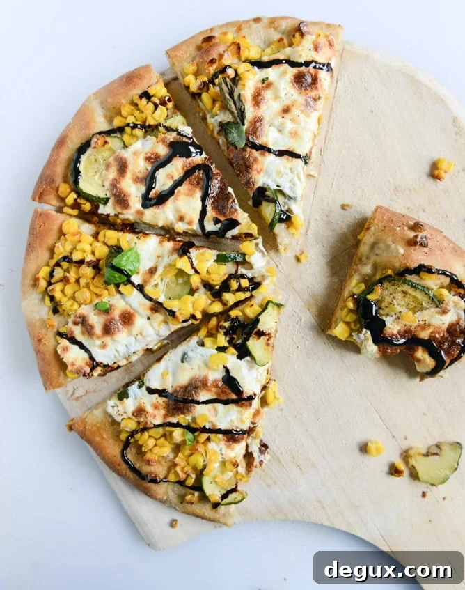 sweet corn, zucchini and fresh mozzarella pizza I howsweeteats.com