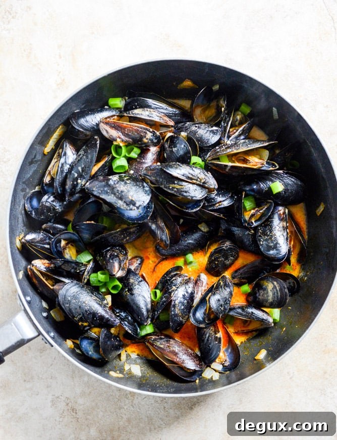 Coconut Curry Mussels Recipe with Lime and Cilantro 2 coconut curry mussels I howsweeteats.com