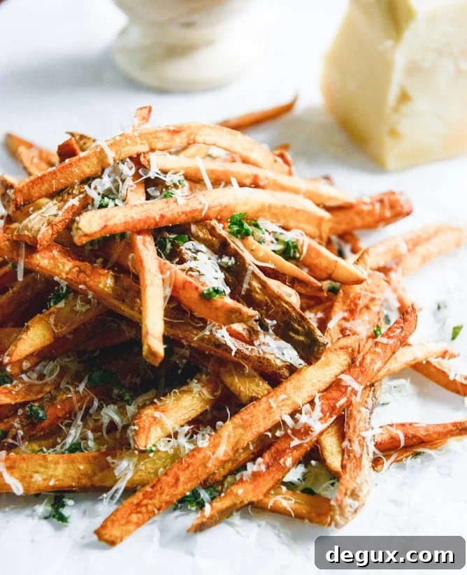Herb-Salted Garlic Parmesan Fries 2 herb salted garlic parmesan french fries I howsweeteats.com