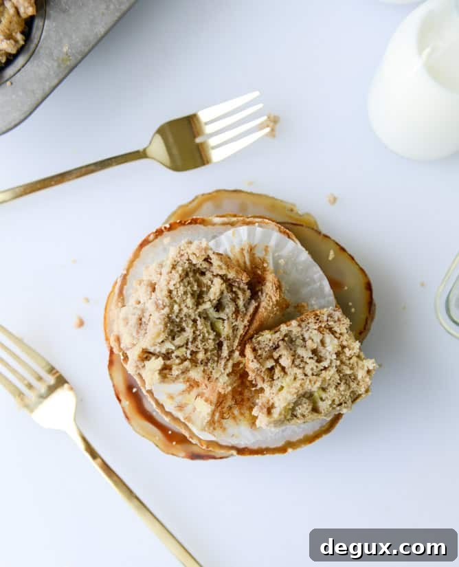banana streusel muffins I howsweeteats.com