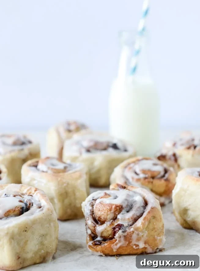 Savory Bacon Cinnamon Rolls That Melt in Your Mouth 6 bacon cinnamon rolls I howsweeteats.com